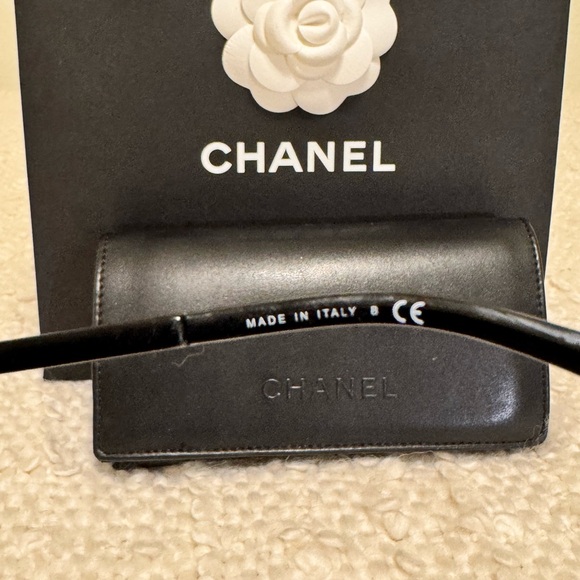 Chanel sunglasses - Picture 5 of 7